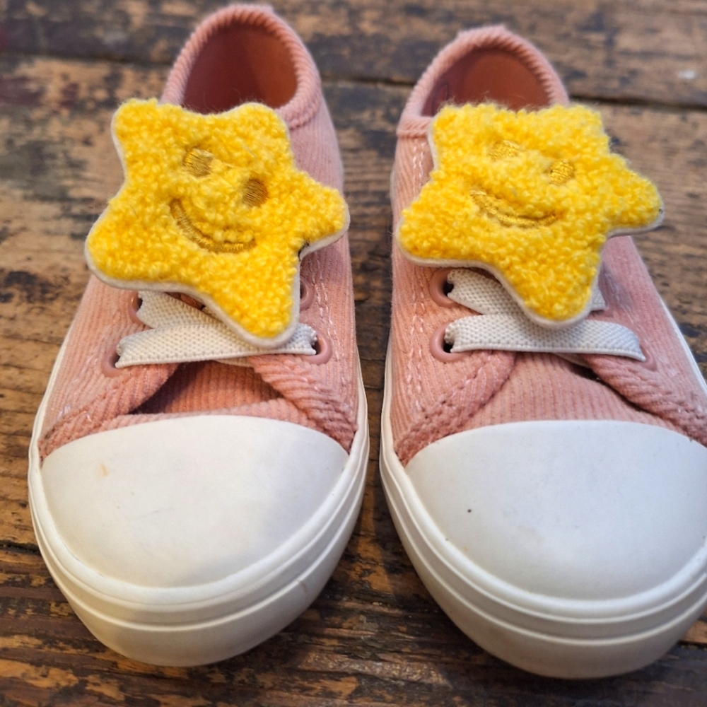 Pink Courderoy Shoe With Star